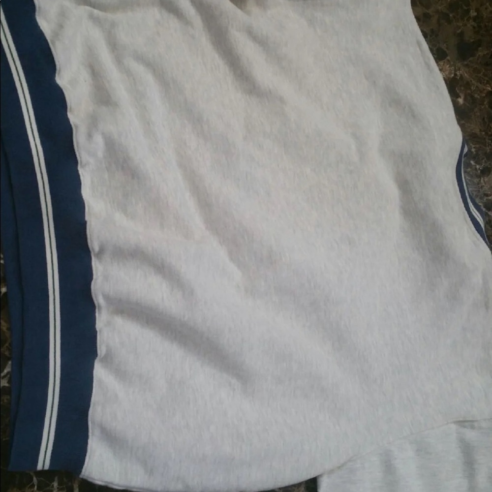 LOOKING FOR walt disney world tour sweatshirt - Picture 5 of 8